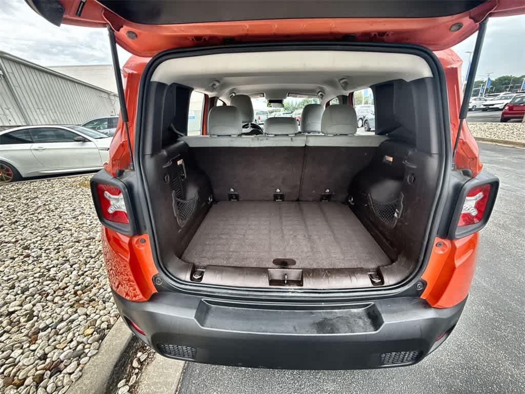 Thumbnail: 2017 Jeep Renegade - 30