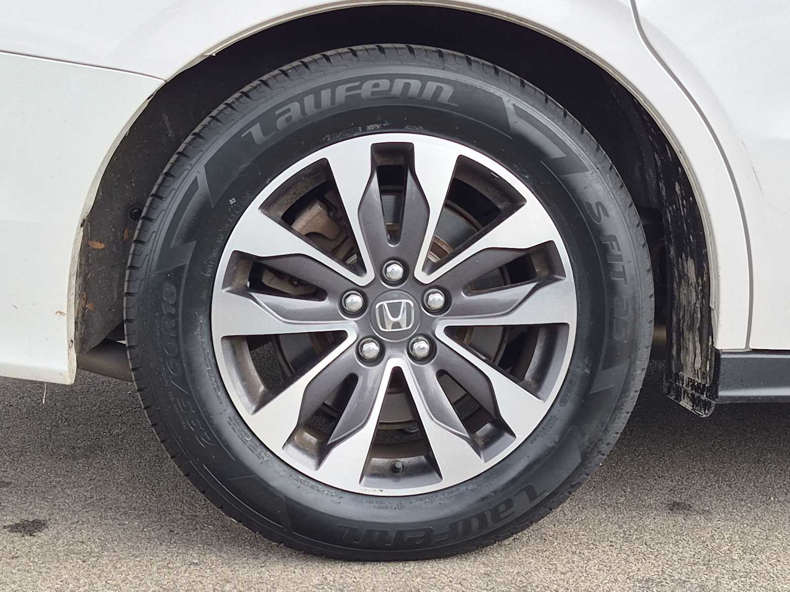 2024 Honda Odyssey EX-L - Photo 14
