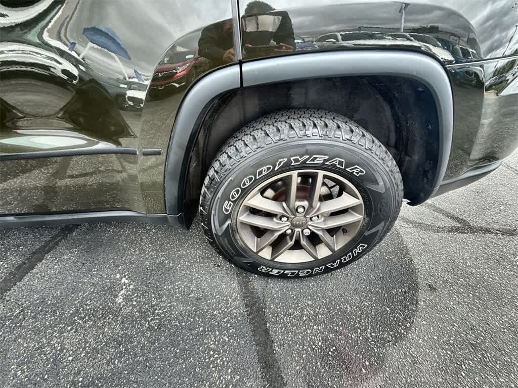 Thumbnail: 2016 Jeep Grand Cherokee - 13