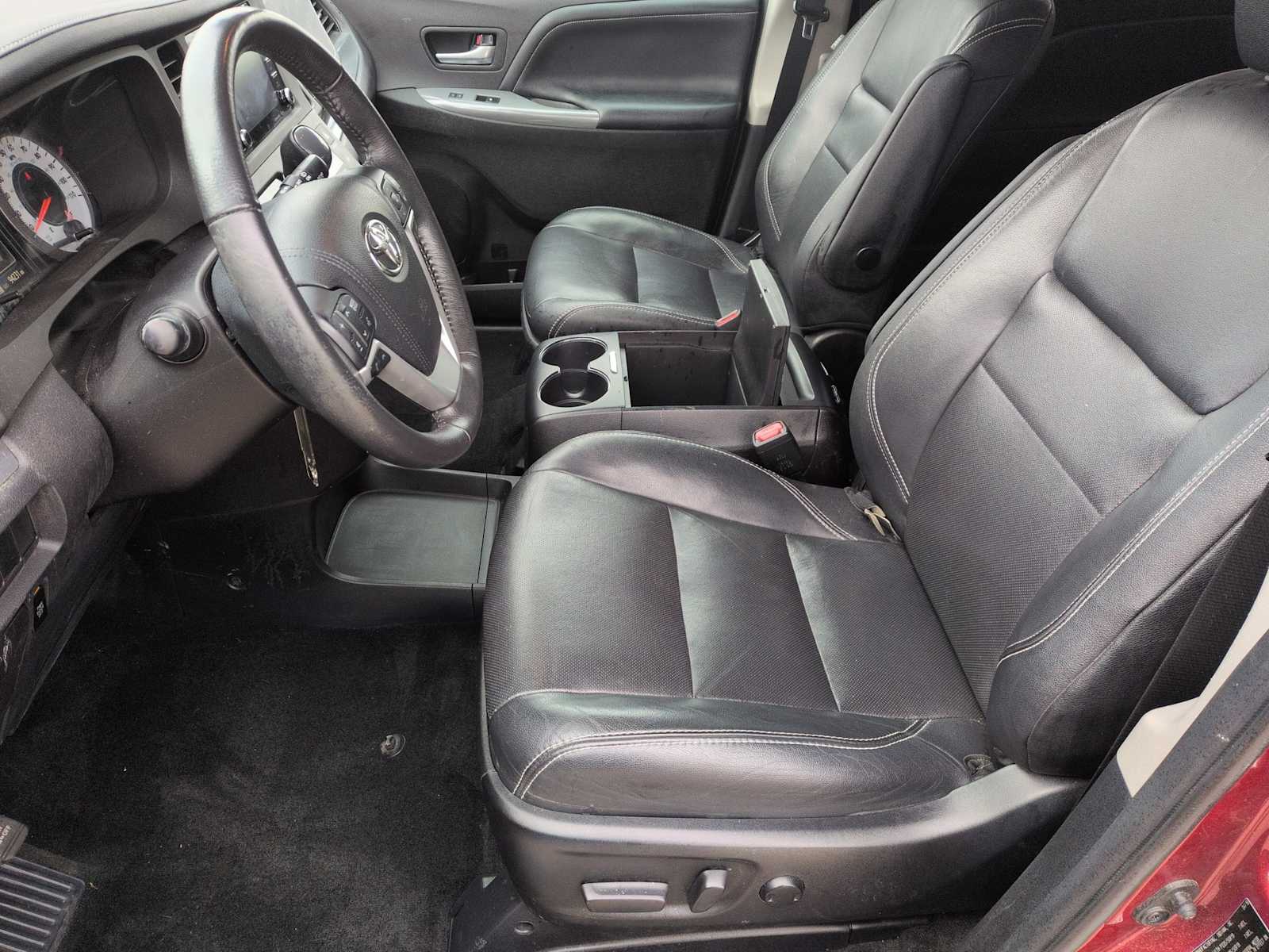 Thumbnail: 2018 Toyota Sienna - 14