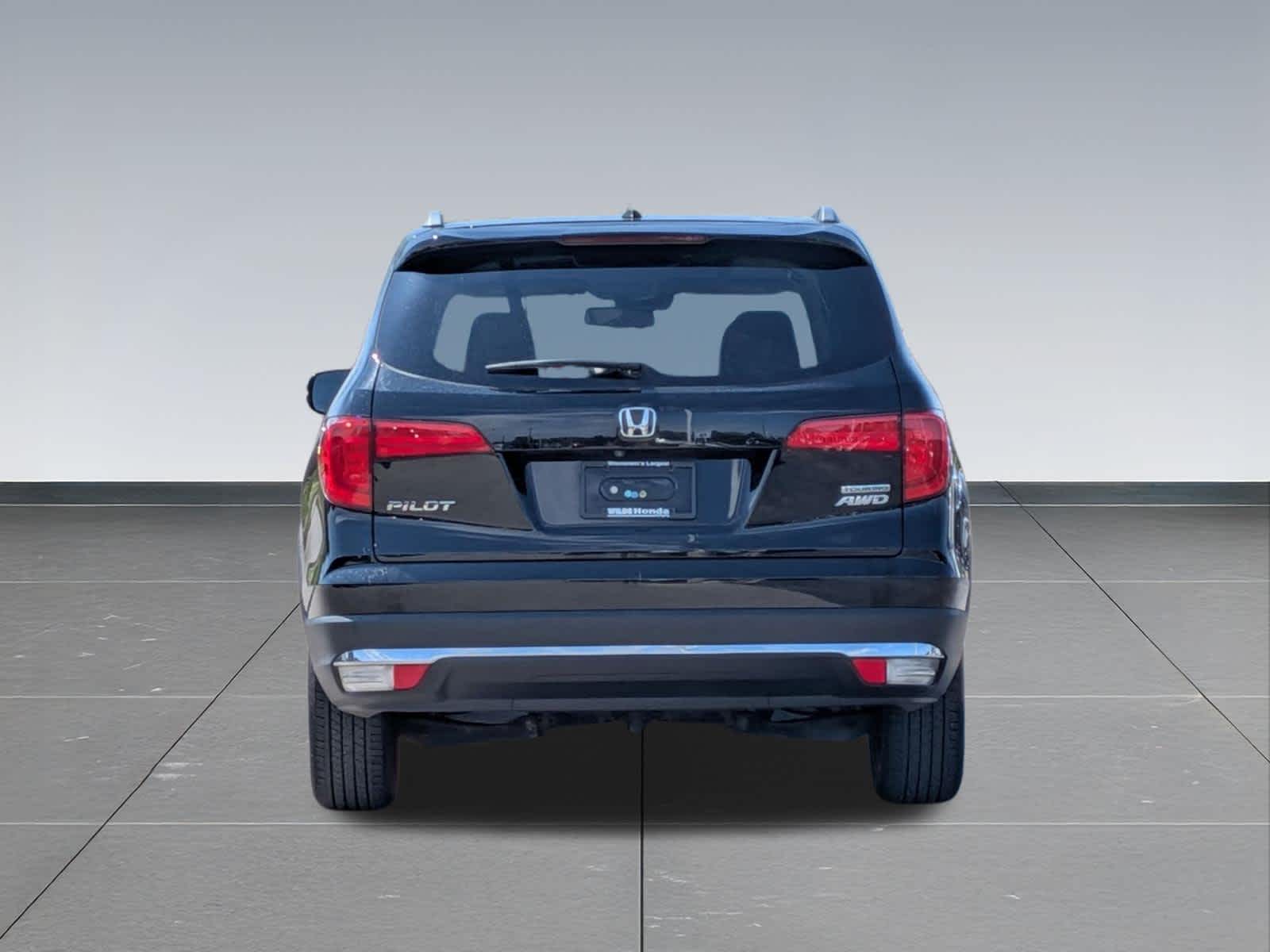 Thumbnail: 2017 Honda Pilot - 4