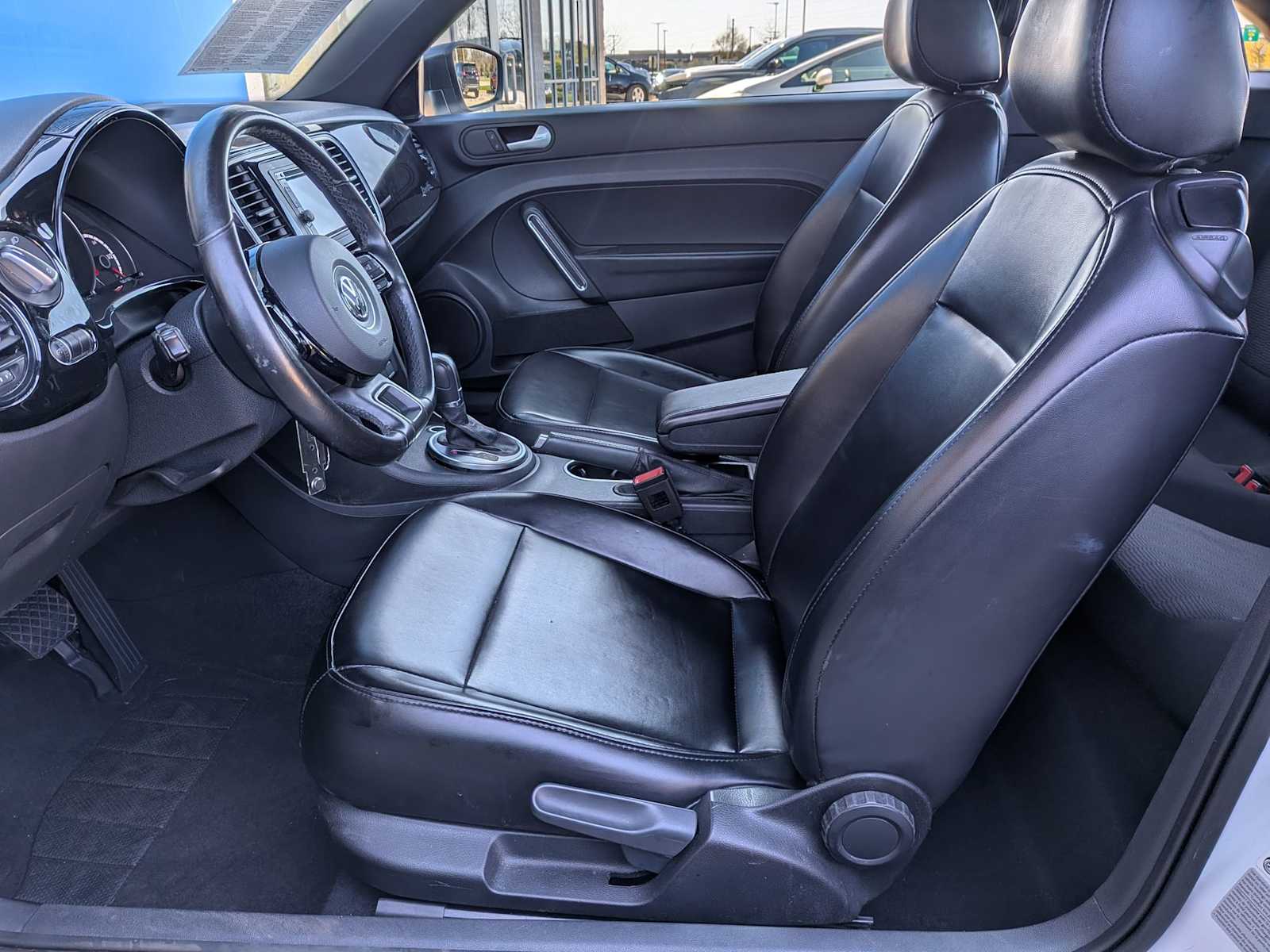 Thumbnail: 2016 Volkswagen Beetle - 15