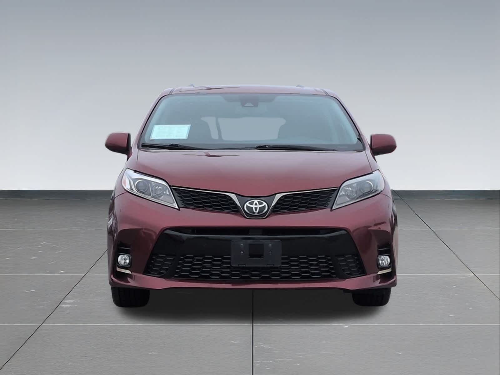 Thumbnail: 2018 Toyota Sienna - 9