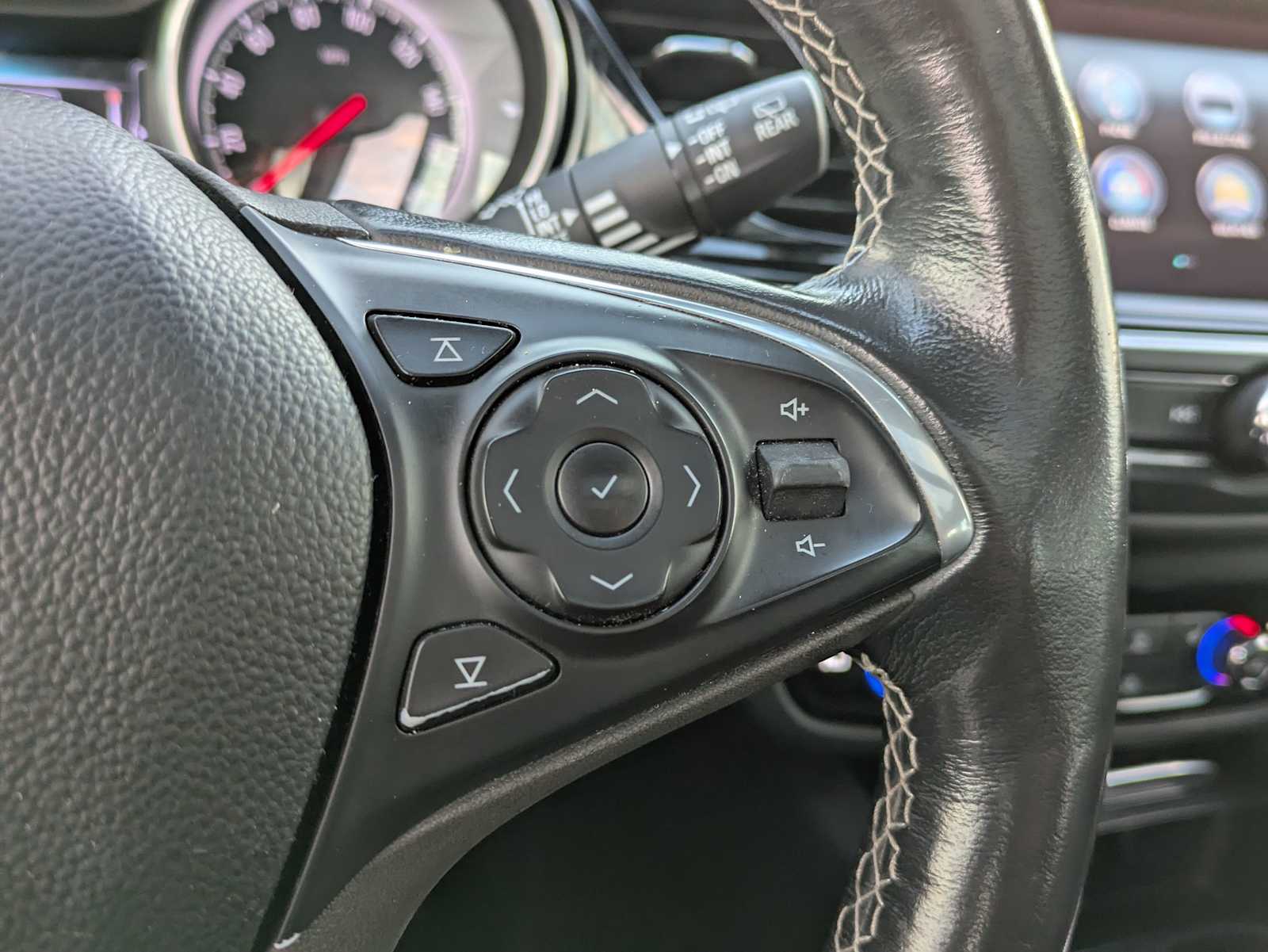 Thumbnail: 2018 Buick Regal - 25