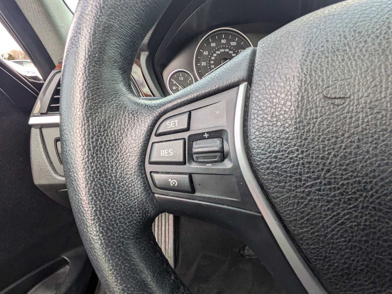 Thumbnail: 2014 BMW 3 Series - 24