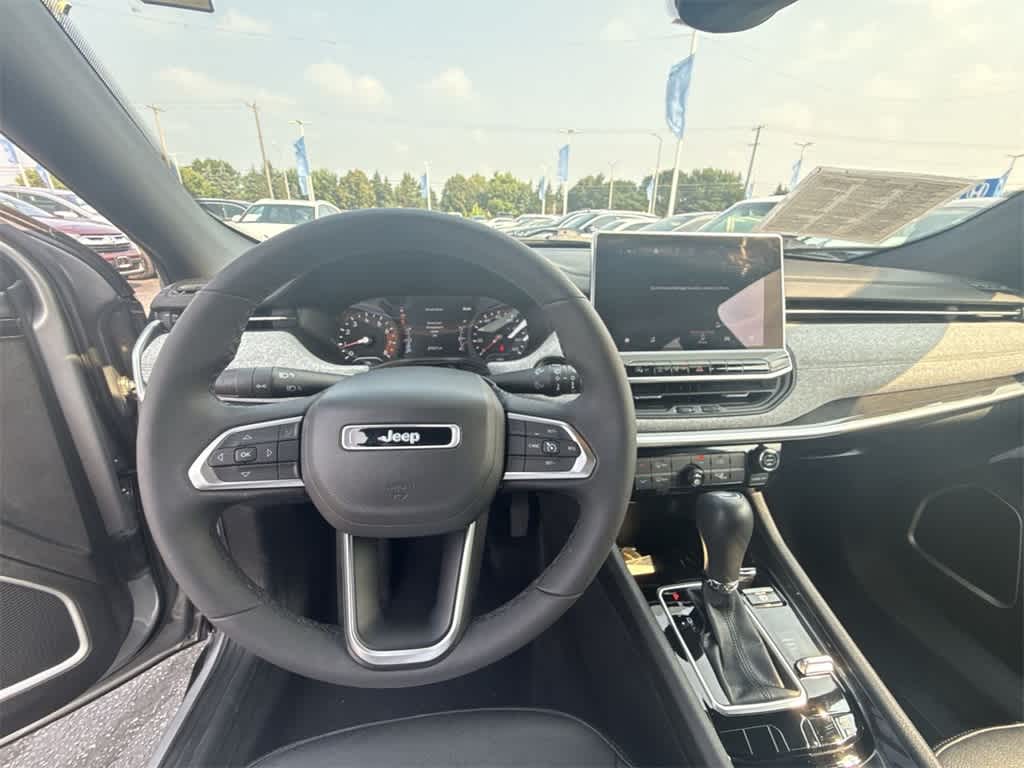 Thumbnail: 2023 Jeep Compass - 14