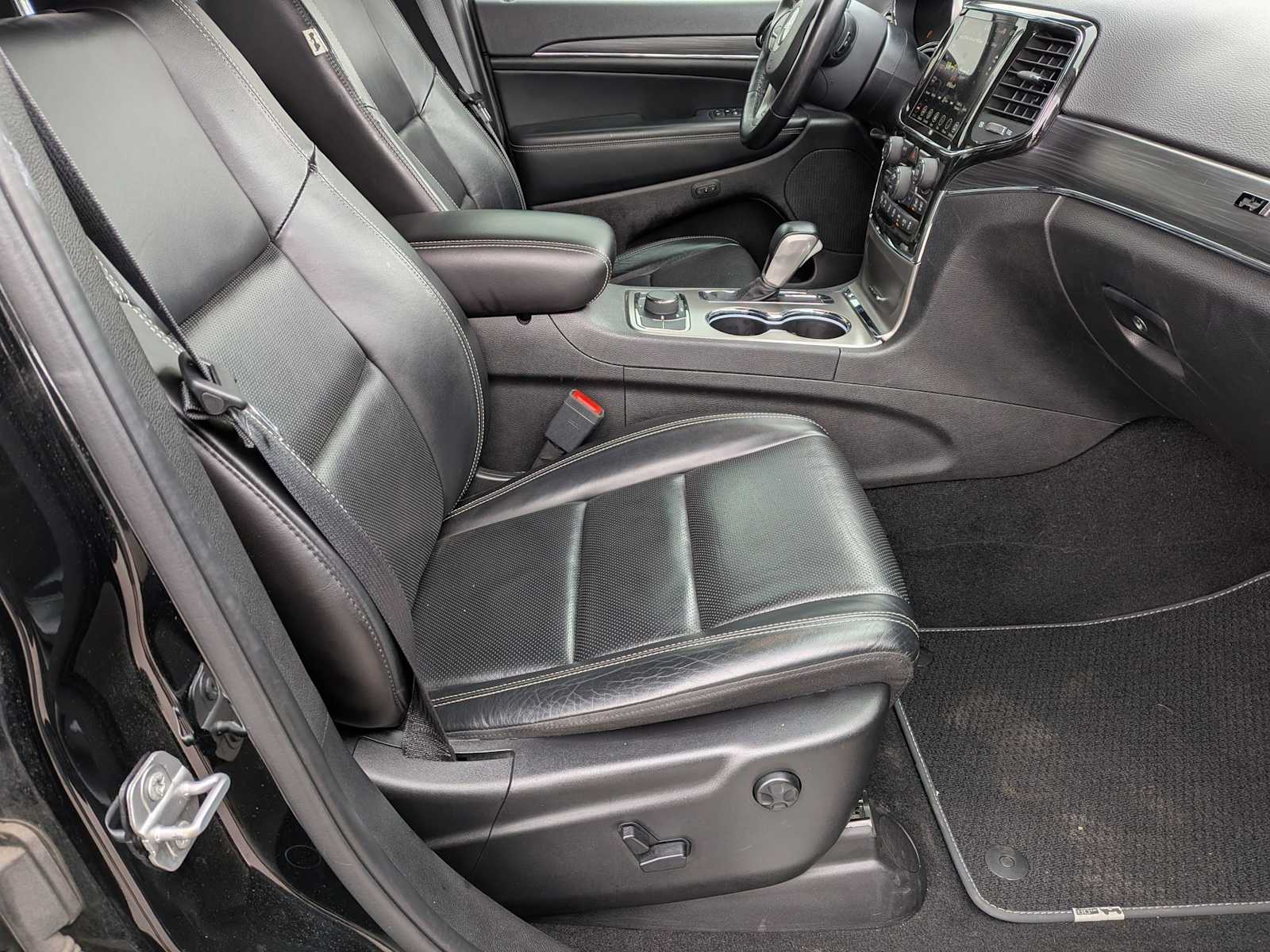 Thumbnail: 2021 Jeep Grand Cherokee - 21