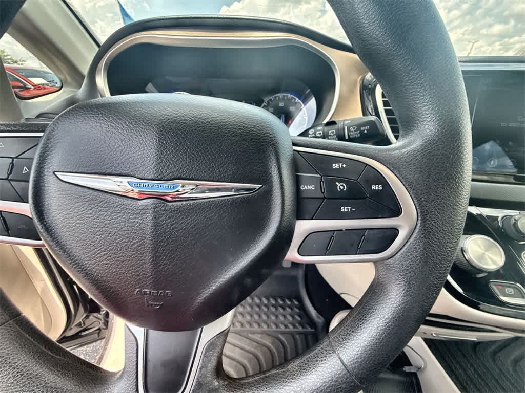 Thumbnail: 2018 Chrysler Pacifica - 24