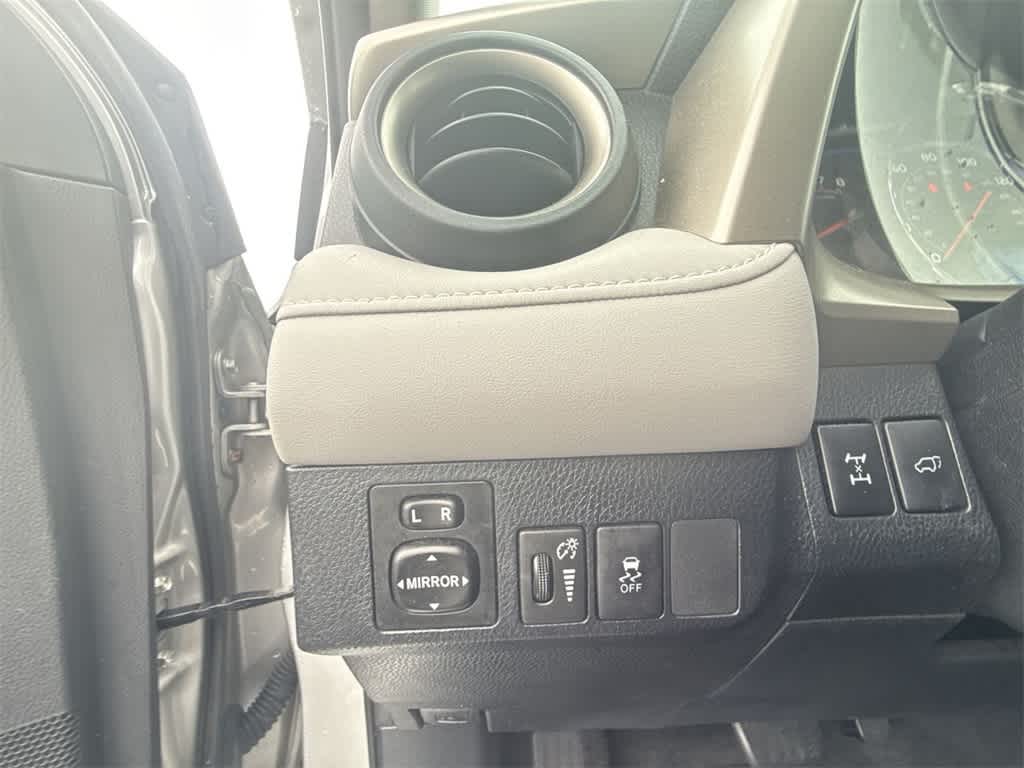 Thumbnail: 2013 Toyota RAV4 - 16