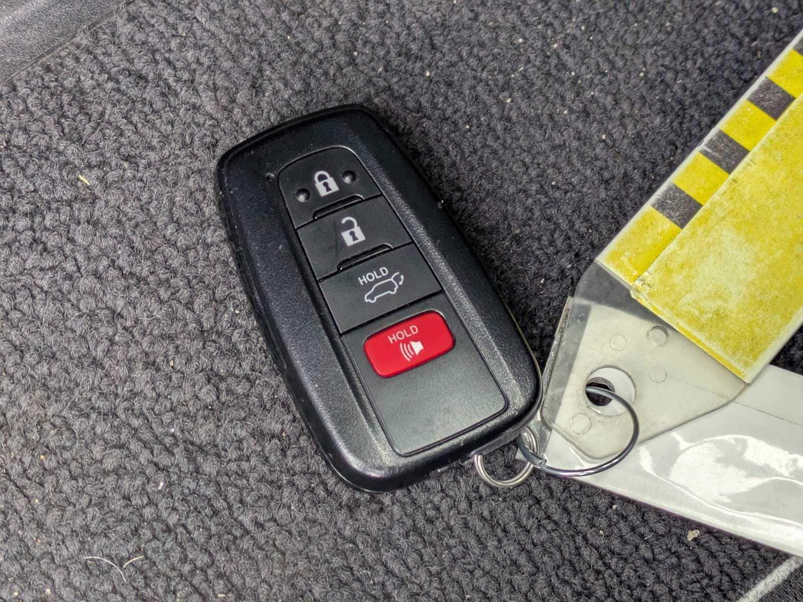 Thumbnail: 2022 Toyota Highlander - 32