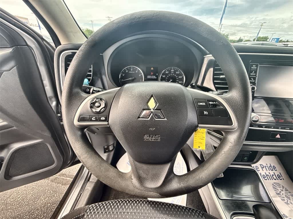 Thumbnail: 2020 Mitsubishi Outlander - 21