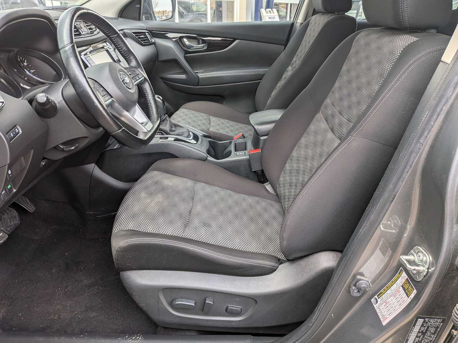 Thumbnail: 2021 Nissan Rogue Sport - 15