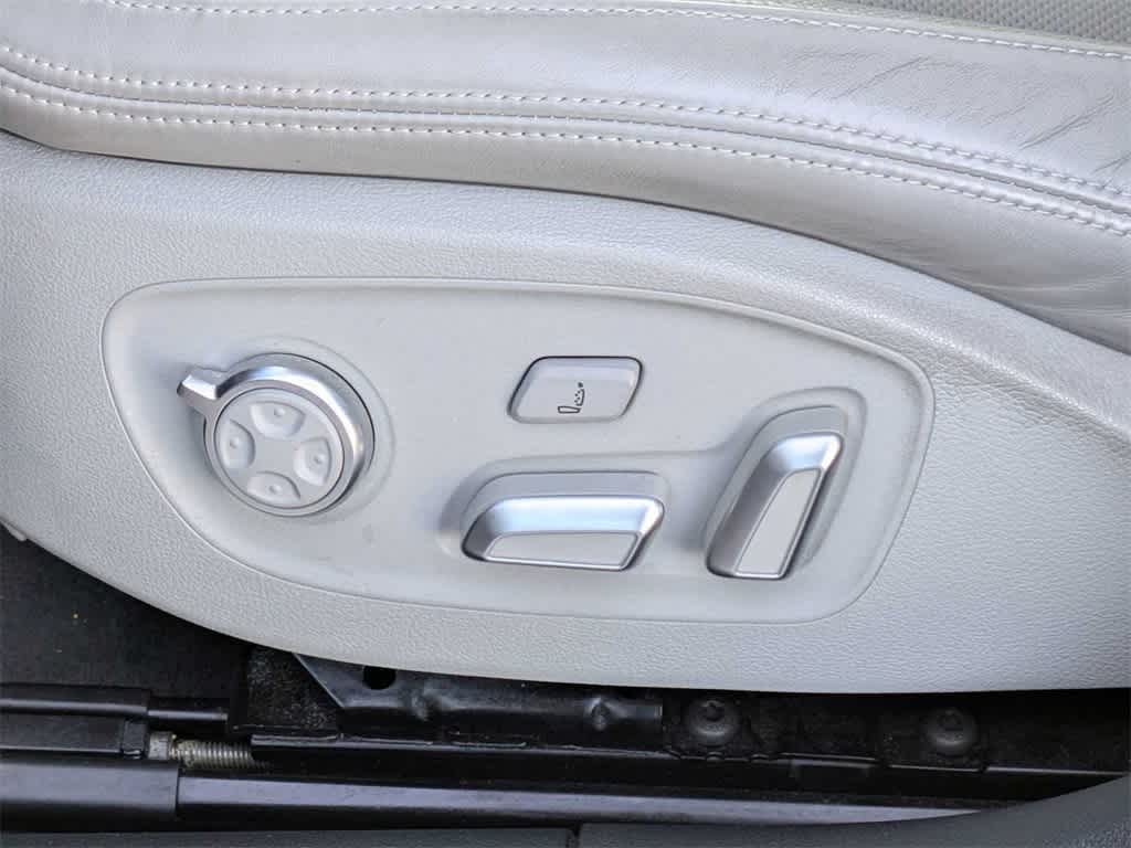 Thumbnail: 2016 Audi S6 - 16