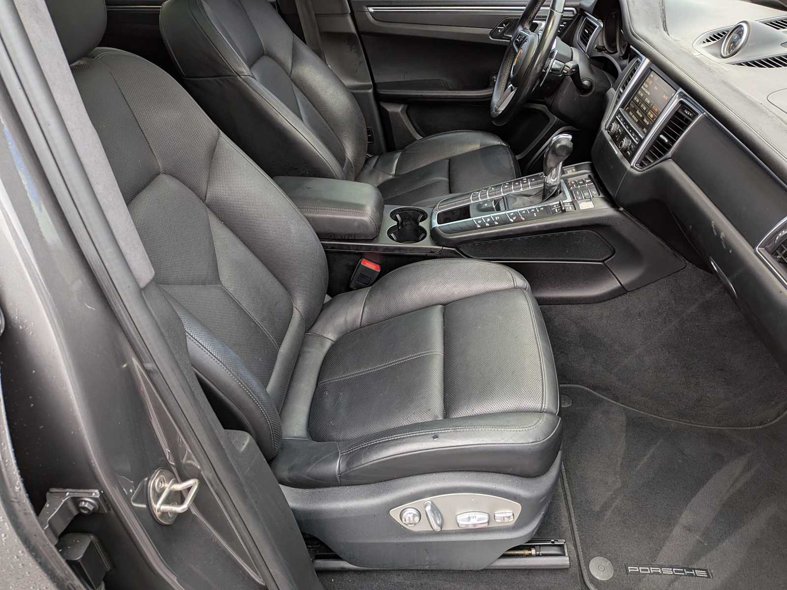 Thumbnail: 2016 Porsche Macan - 22