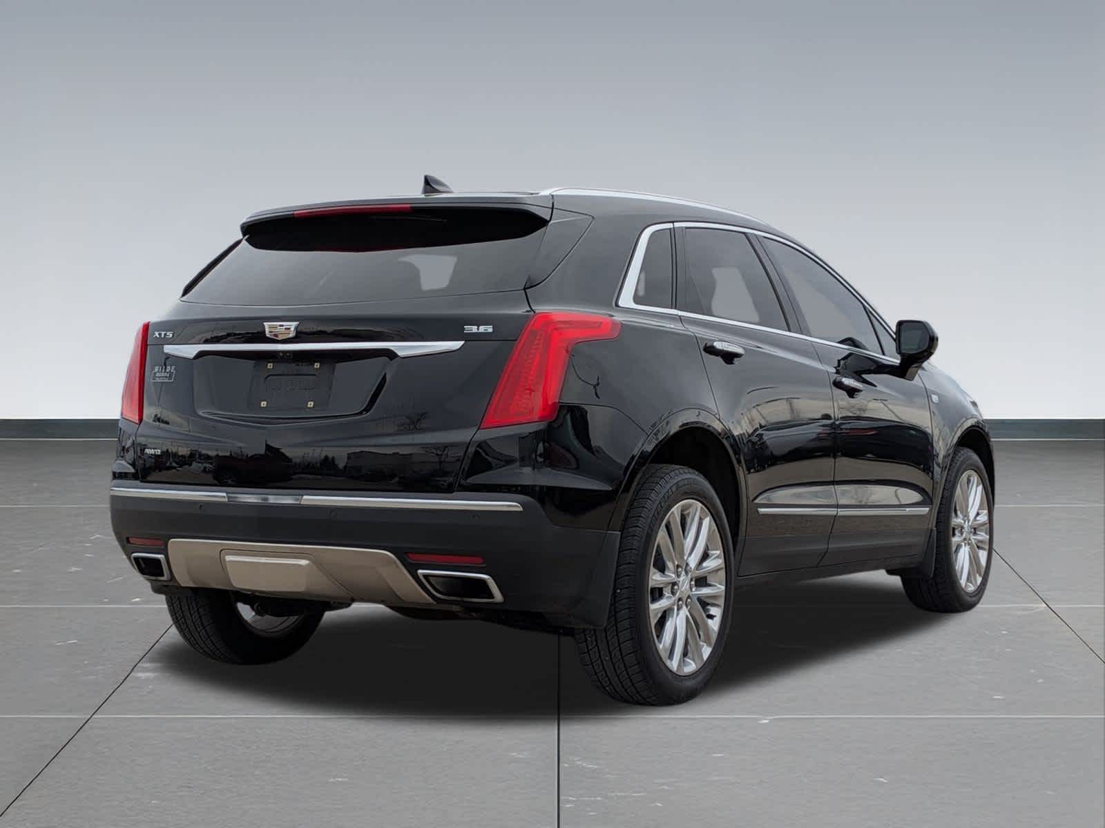 Thumbnail: 2017 Cadillac XT5 - 6