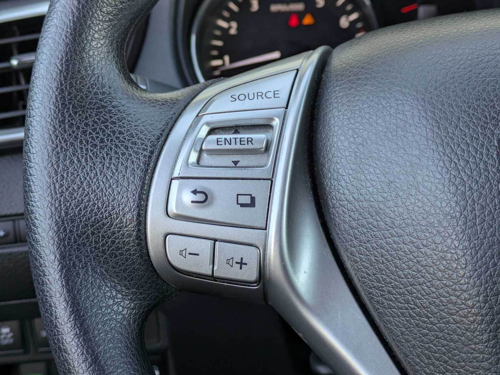 Thumbnail: 2015 Nissan Rogue - 22