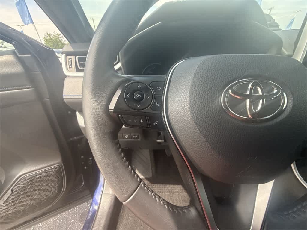 Thumbnail: 2021 Toyota RAV4 - 23