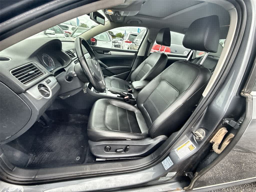 Thumbnail: 2013 Volkswagen Passat - 15