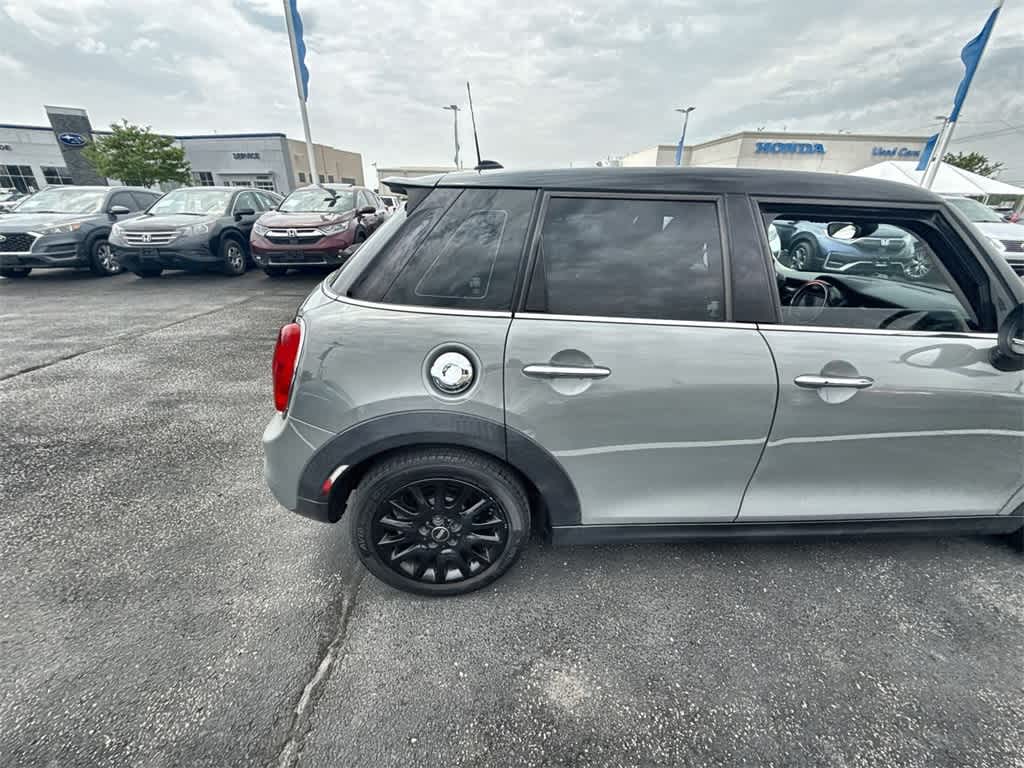 Thumbnail: 2017 MINI Cooper Hardtop - 6
