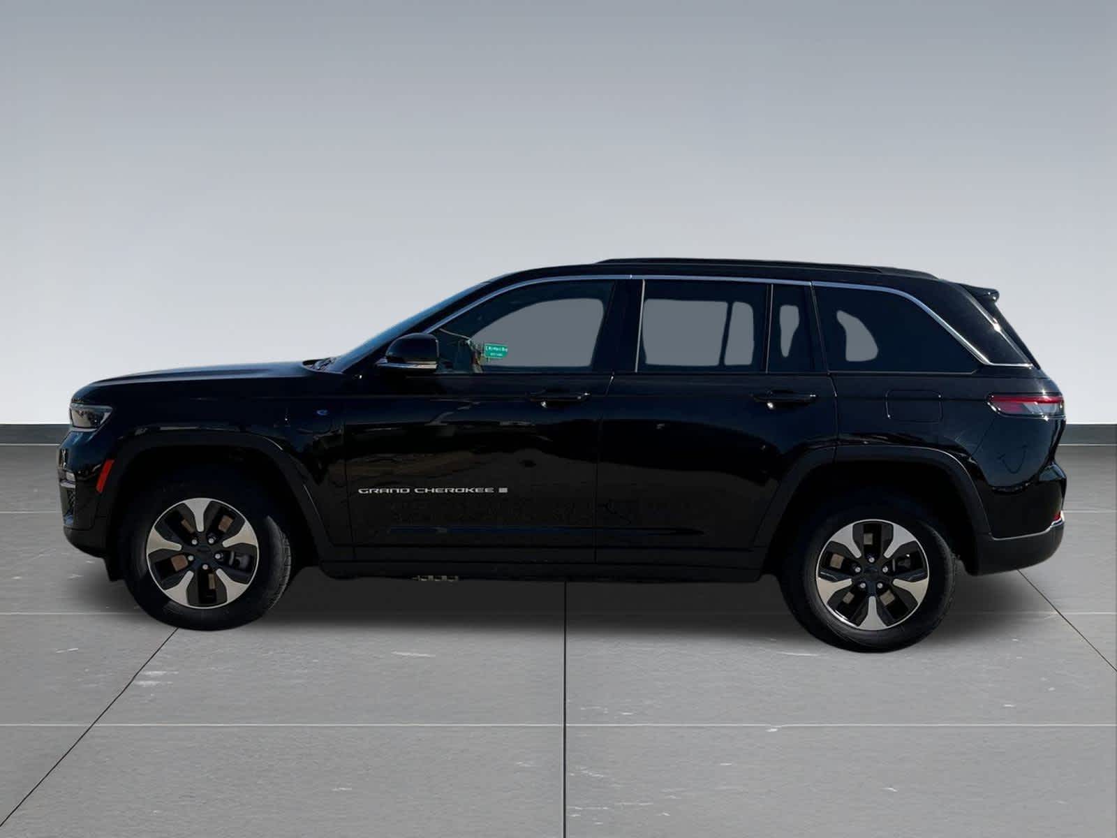 Thumbnail: 2024 Jeep Grand Cherokee - 3