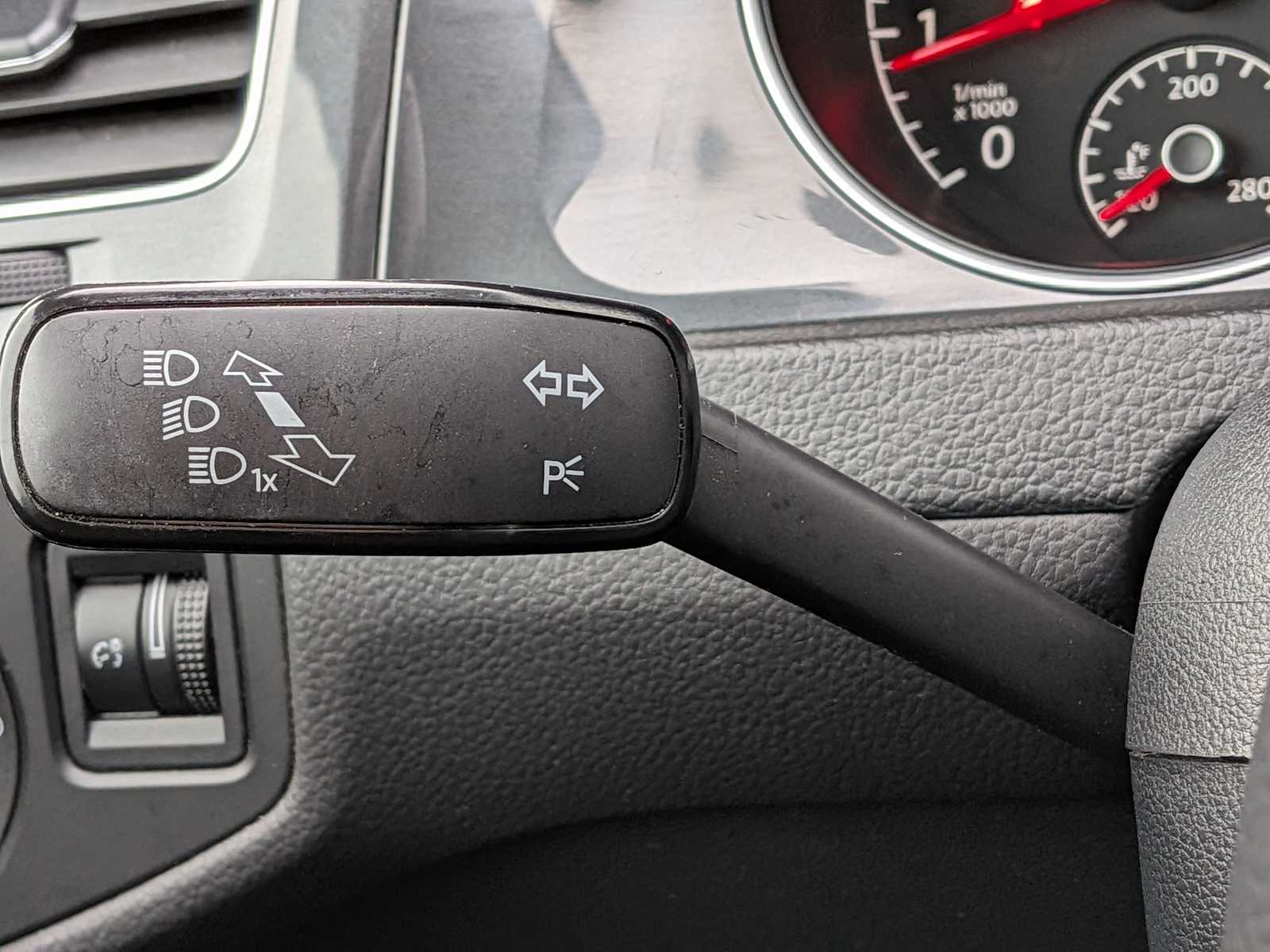 Thumbnail: 2019 Volkswagen e-Golf - 24