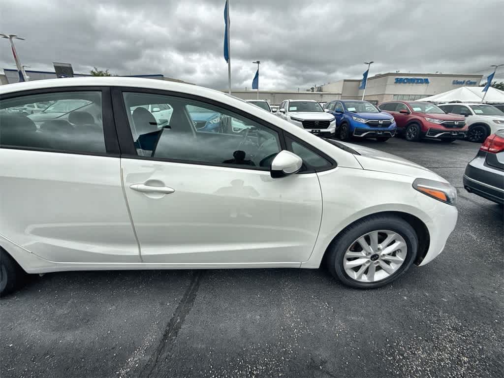 Thumbnail: 2017 Kia Forte - 8