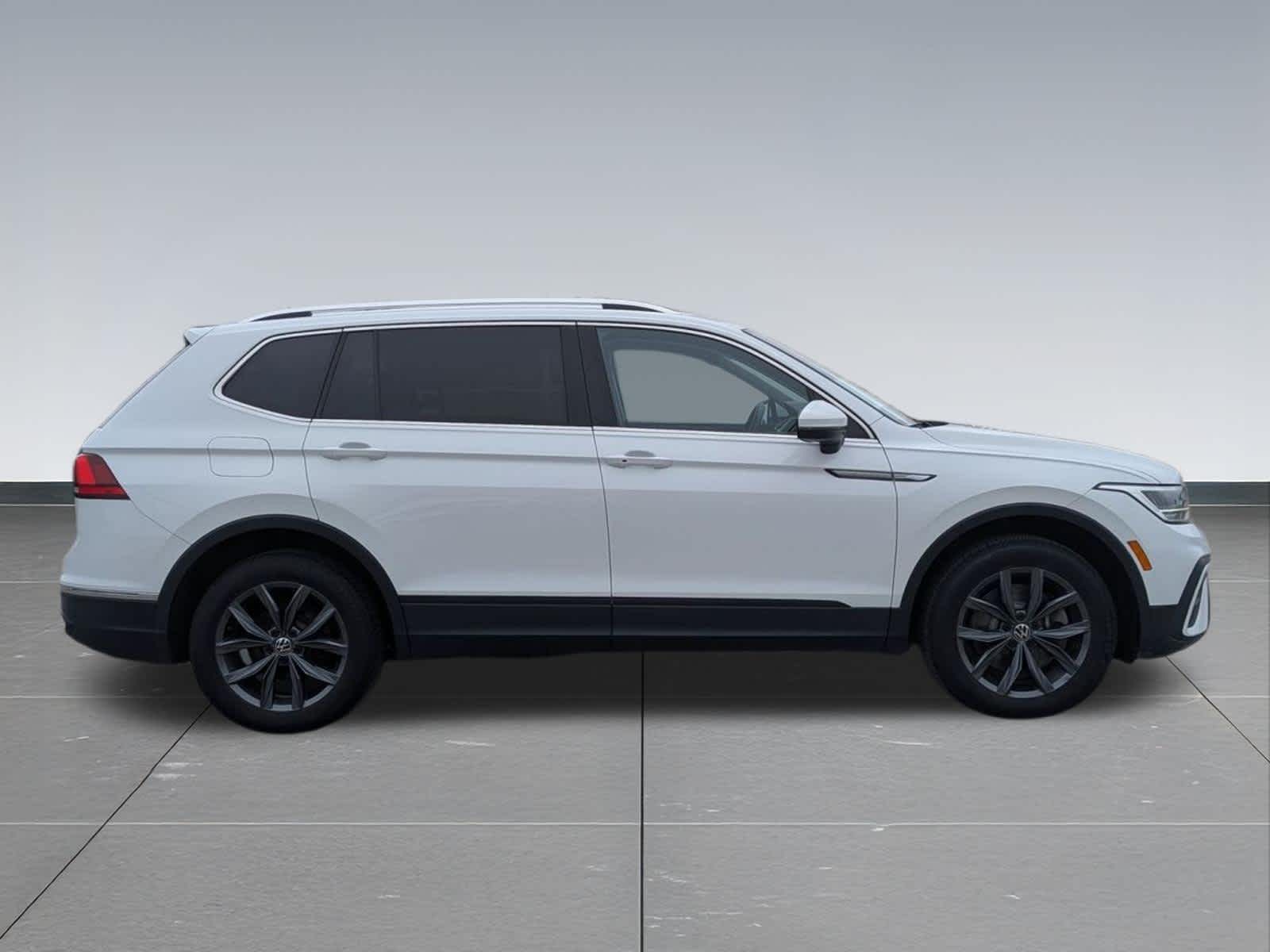 Thumbnail: 2022 Volkswagen Tiguan - 7