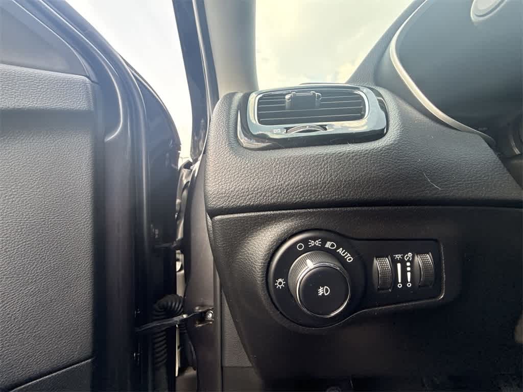 Thumbnail: 2020 Jeep Compass - 16