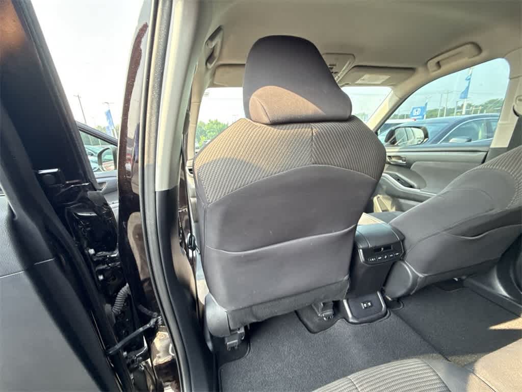 Thumbnail: 2021 Toyota Highlander - 17