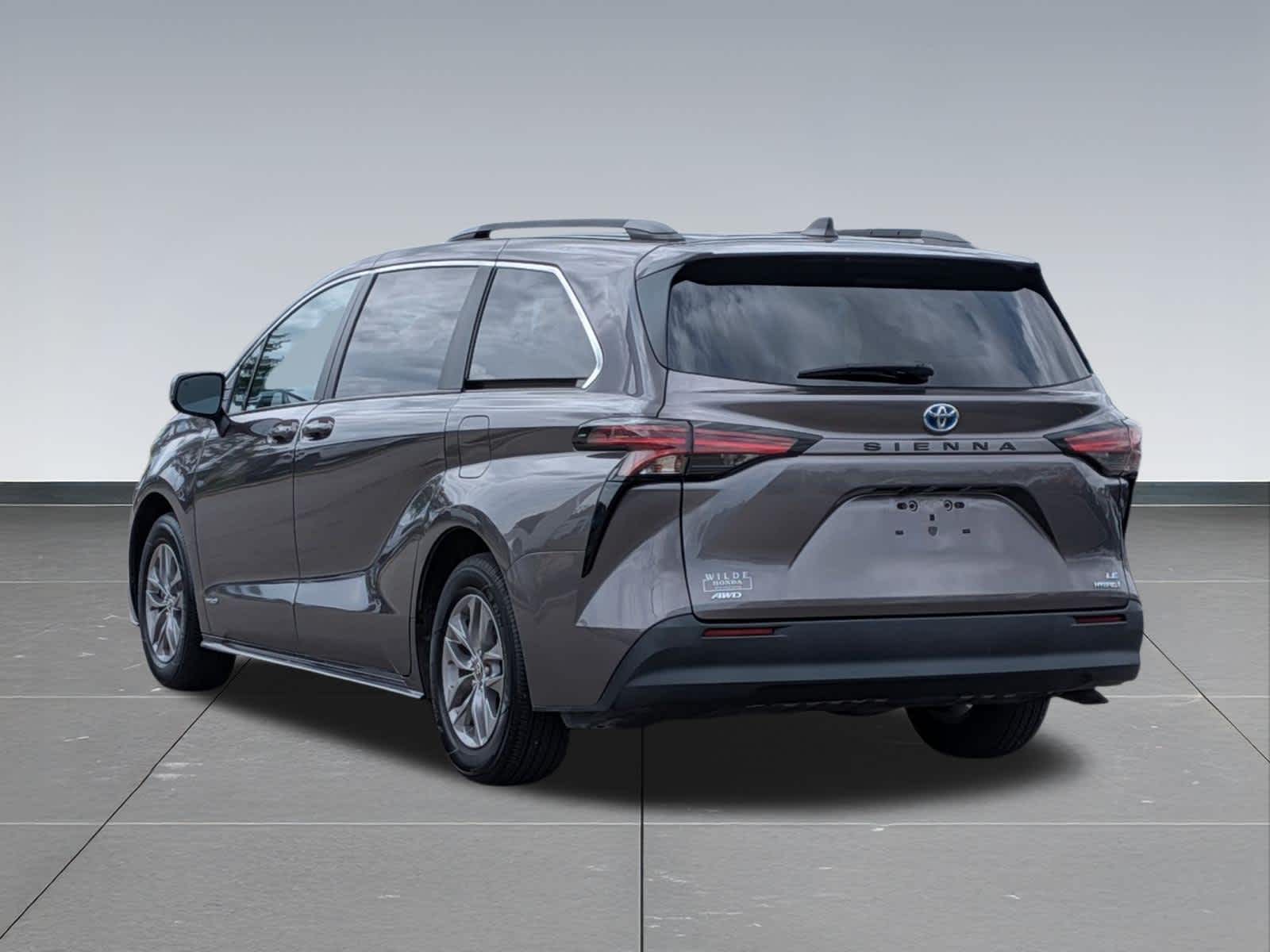 Thumbnail: 2021 Toyota Sienna - 3
