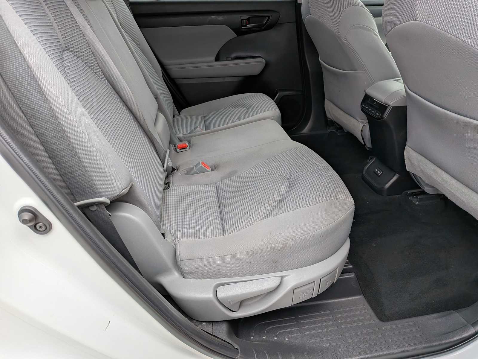 Thumbnail: 2022 Toyota Highlander - 18