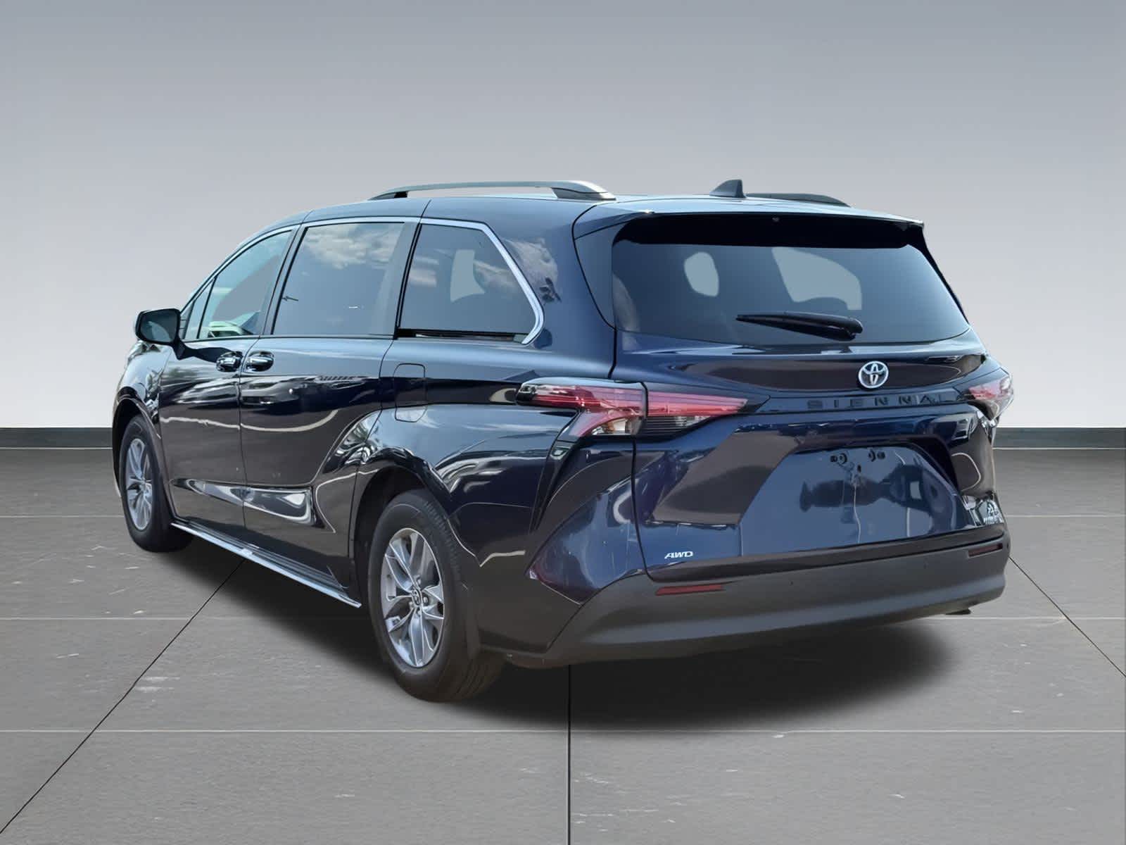 Thumbnail: 2022 Toyota Sienna - 5