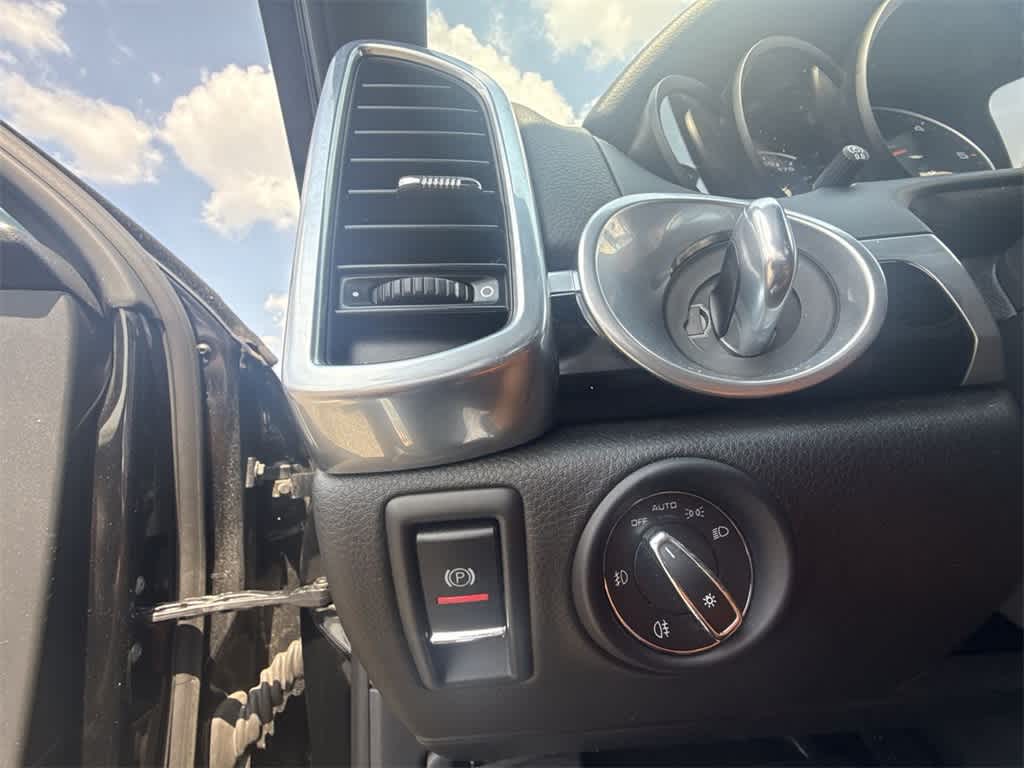 Thumbnail: 2015 Porsche Cayenne - 16