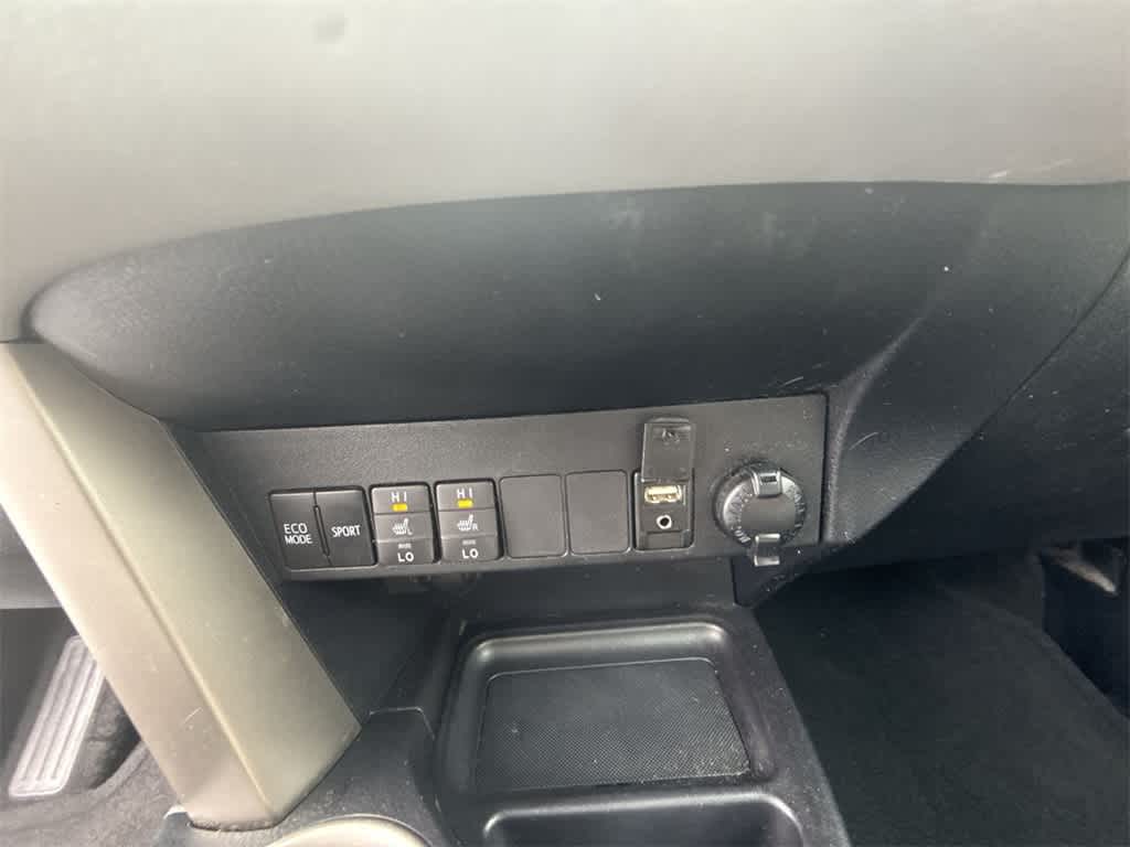 Thumbnail: 2013 Toyota RAV4 - 30