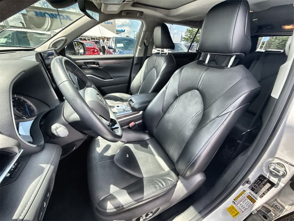 Thumbnail: 2022 Toyota Highlander - 15