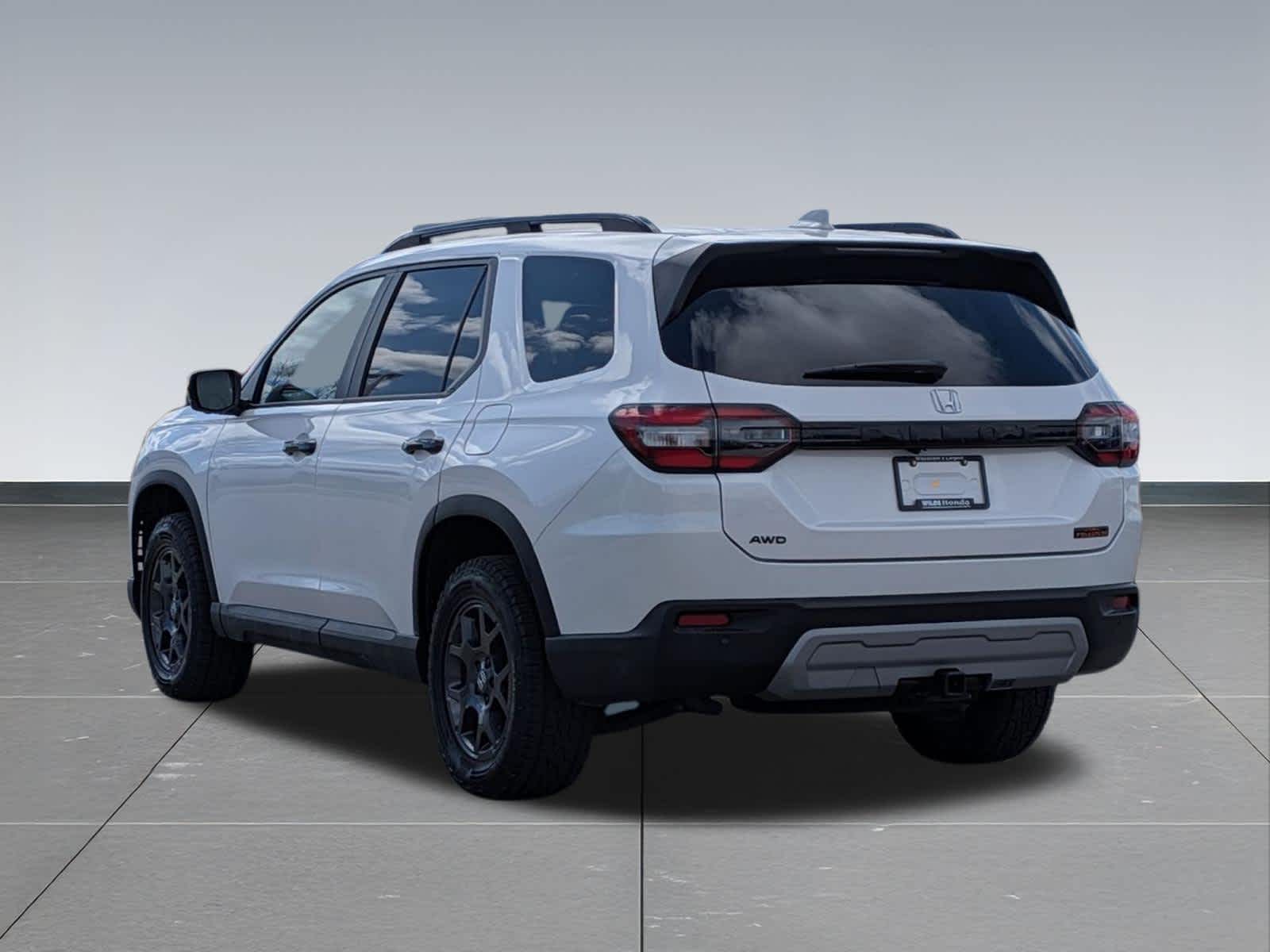 Thumbnail: 2023 Honda Pilot - 3