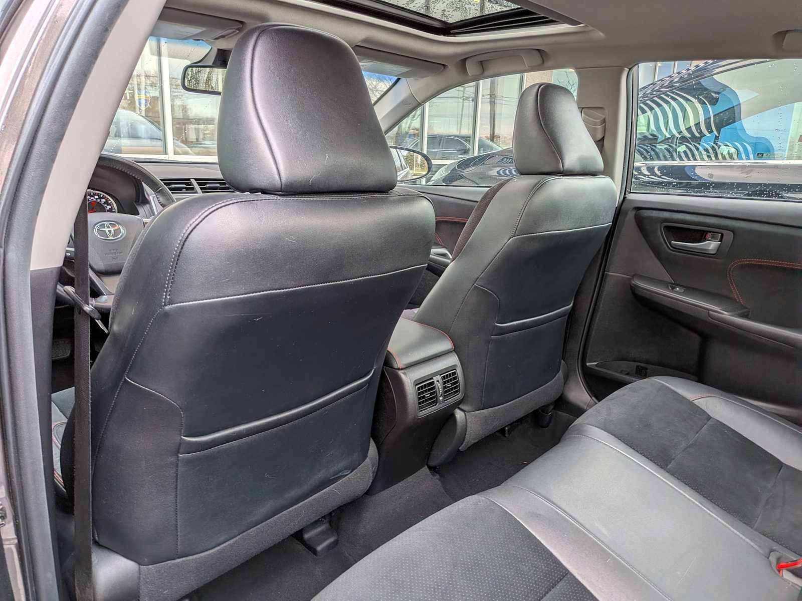 Thumbnail: 2015 Toyota Camry - 17