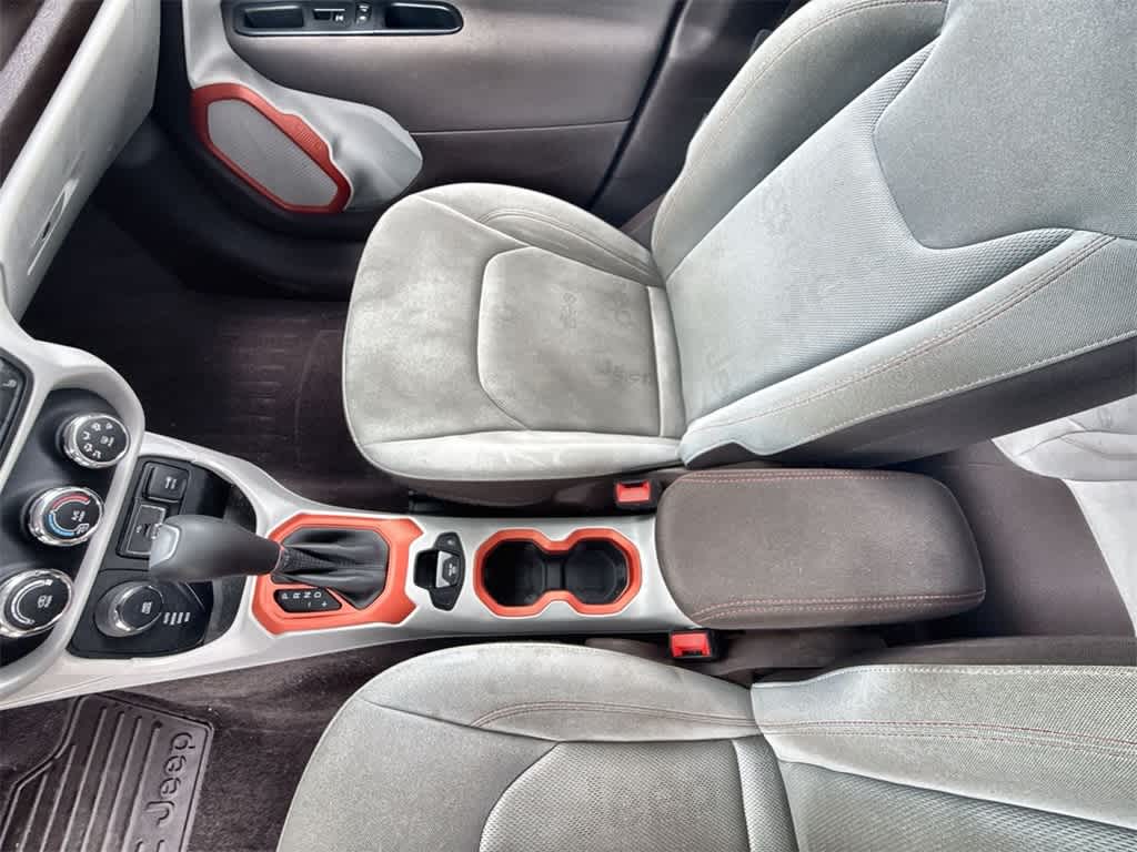 Thumbnail: 2017 Jeep Renegade - 26
