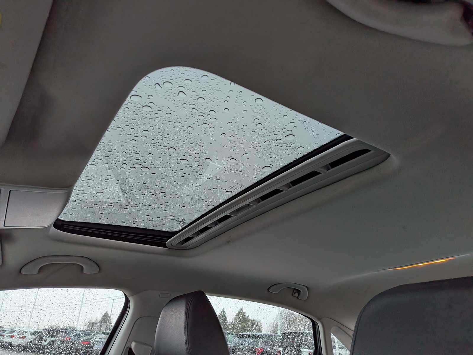 Thumbnail: 2013 Volkswagen Passat - 19