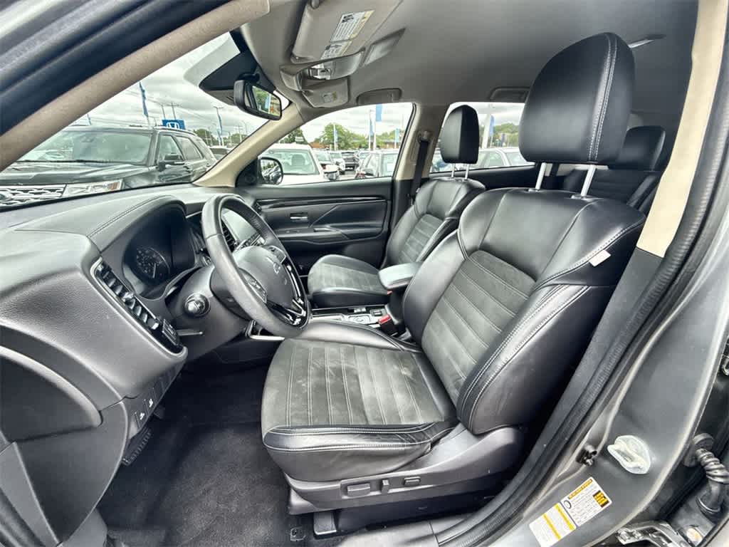 Thumbnail: 2020 Mitsubishi Outlander - 15