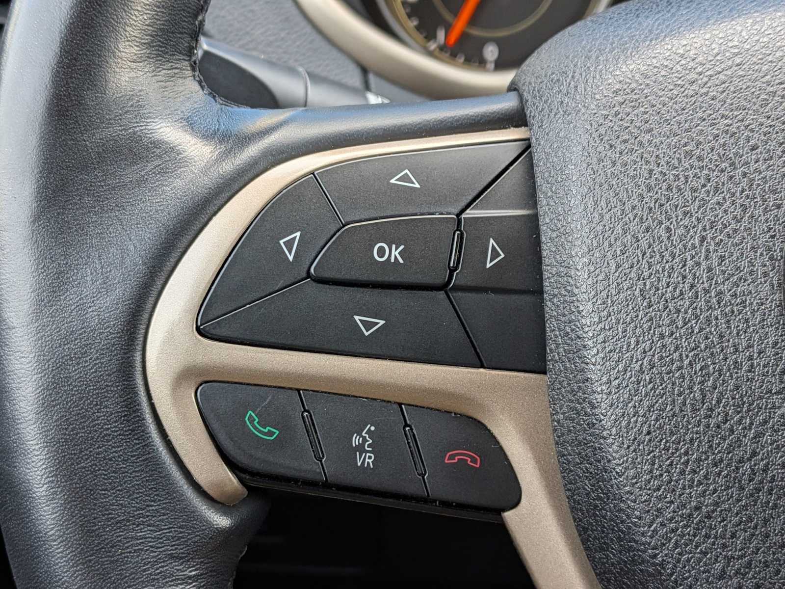 Thumbnail: 2016 Jeep Cherokee - 21