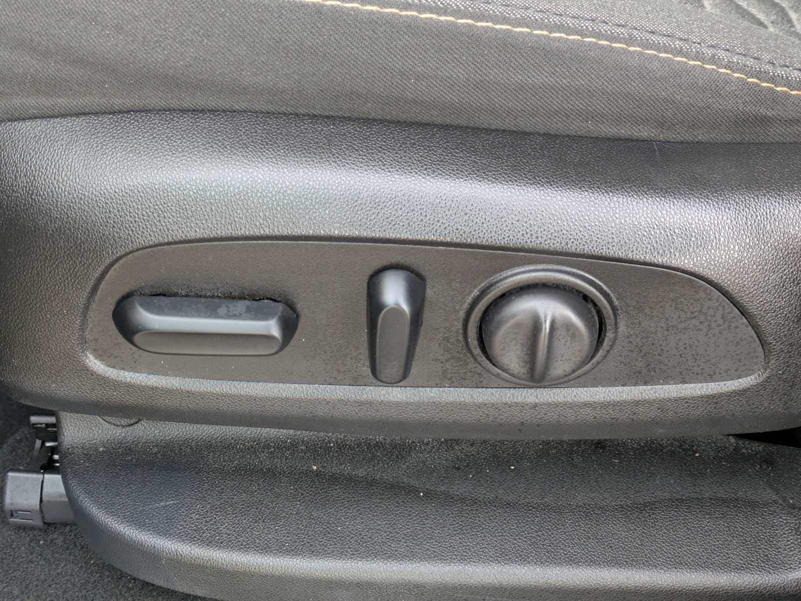 Thumbnail: 2018 Chevrolet Equinox - 16