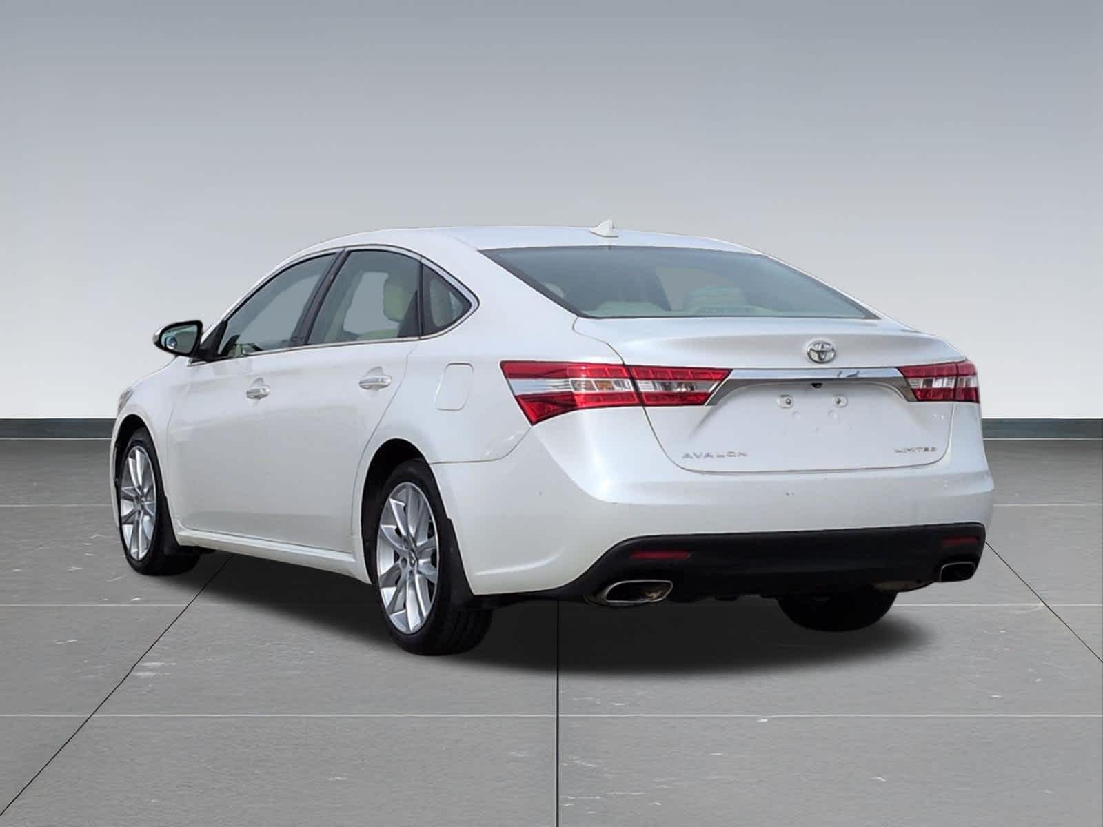 Thumbnail: 2013 Toyota Avalon - 4