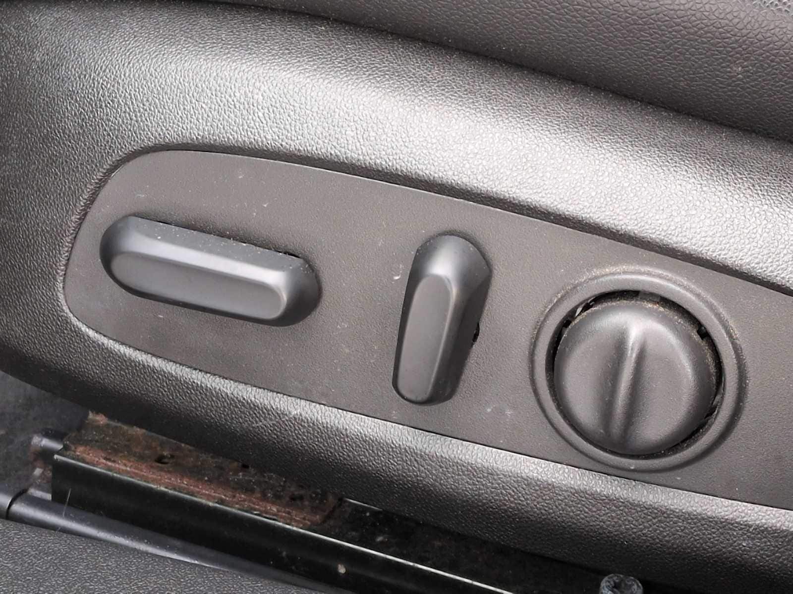 Thumbnail: 2016 Chevrolet Malibu - 16