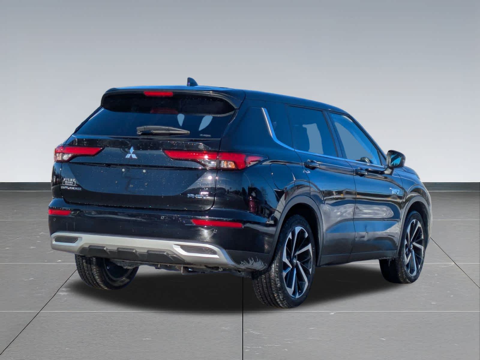 Thumbnail: 2023 Mitsubishi Outlander - 6