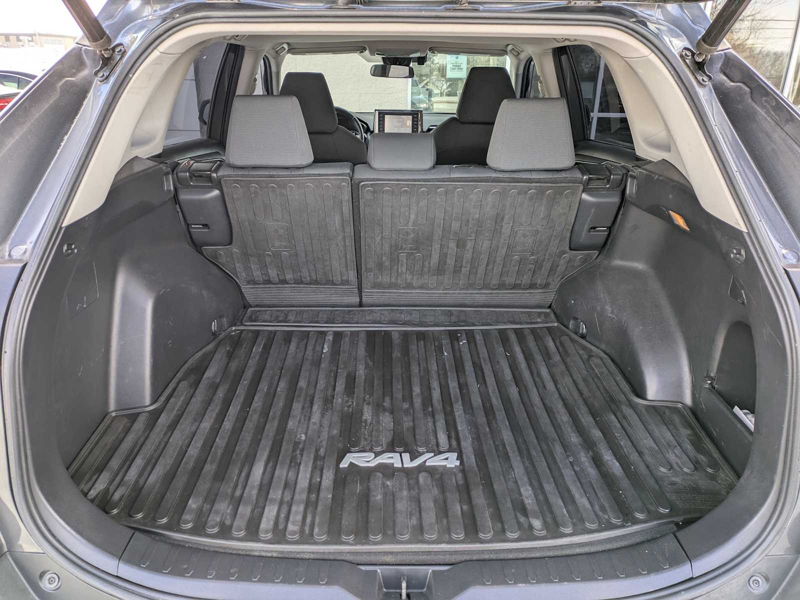 Thumbnail: 2020 Toyota RAV4 - 32