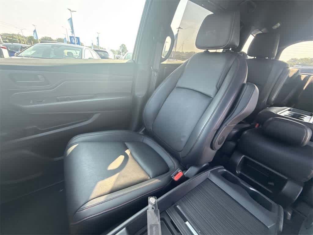 Thumbnail: 2023 Honda Odyssey - 21