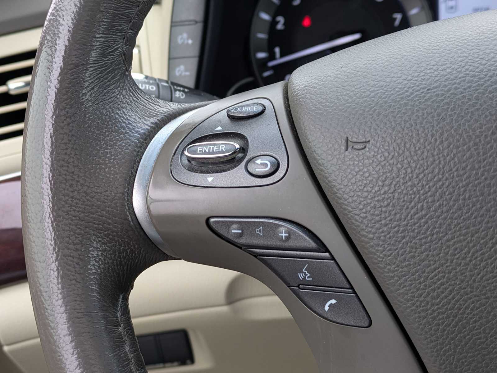 Thumbnail: 2016 INFINITI Q70 - 24