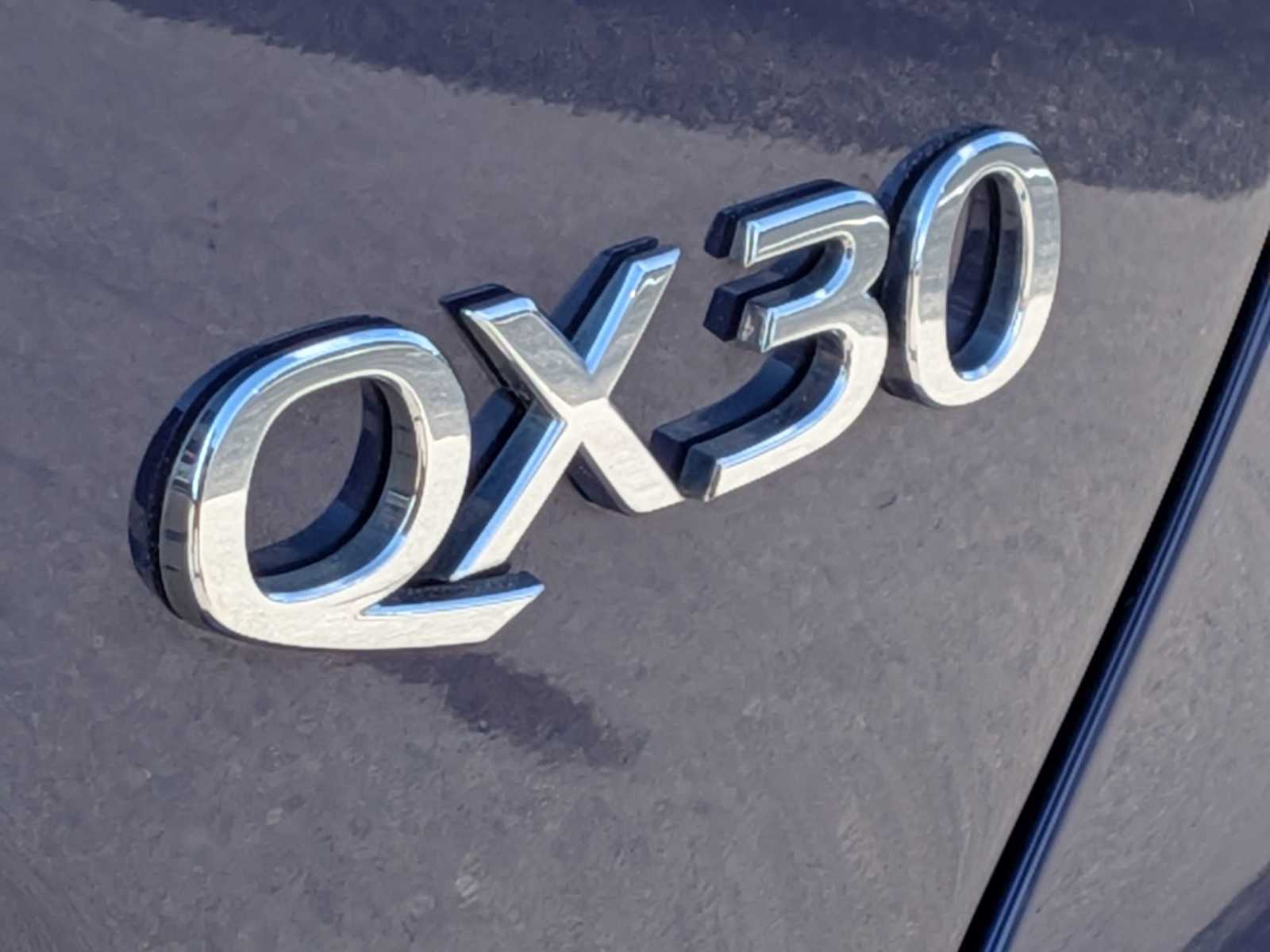 Thumbnail: 2018 INFINITI QX30 - 11