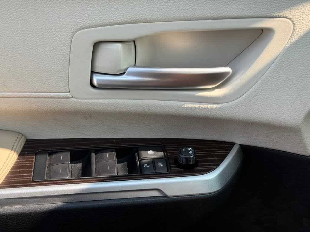 Thumbnail: 2022 Toyota Sienna - 26